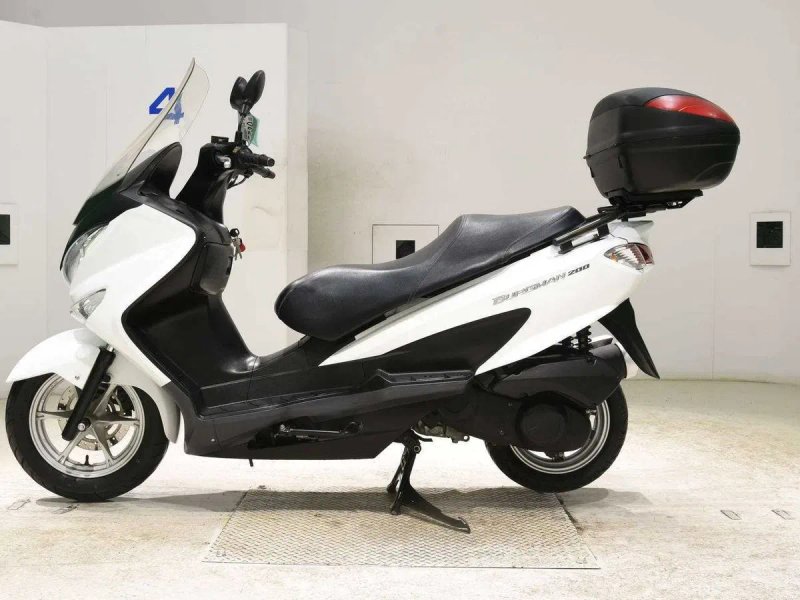 Макси-Скутер Suzuki BURGMAN 200 — фото 7