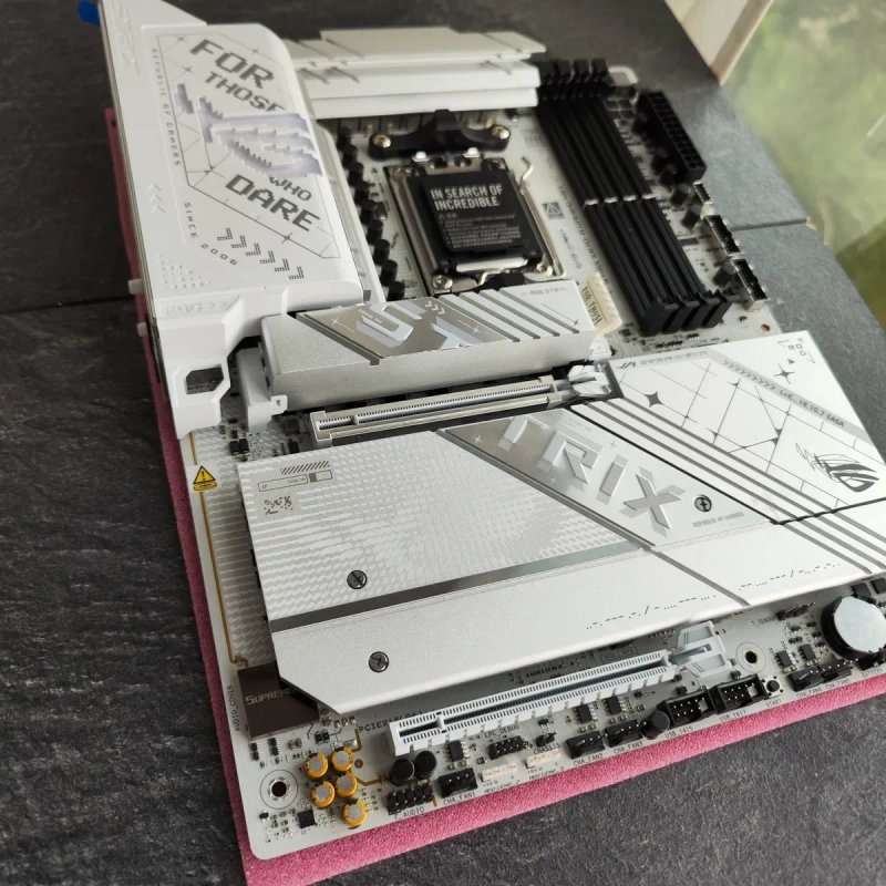 Материнська плата ASUS ROG STRIX X870-A GAMING WIFI — фото 5