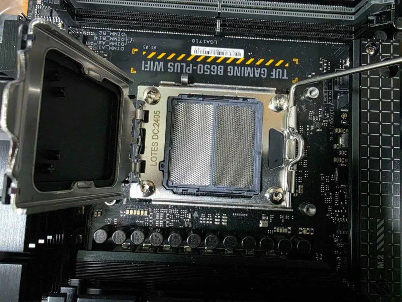 Материнська плата ASUS TUF GAMING B650-PLUS WIFI — фото 5