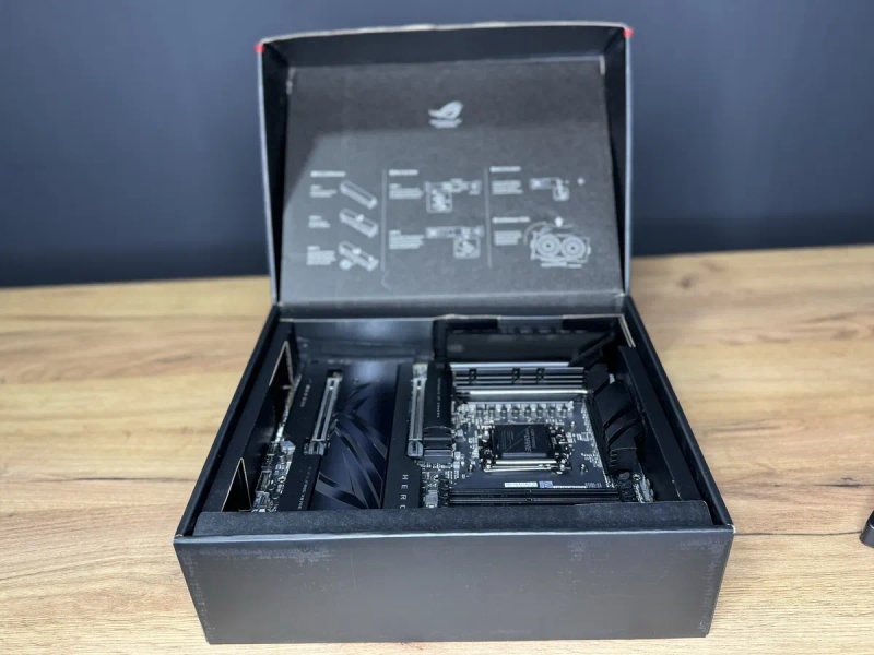 Материнська плата ROG crosshair X870E HERO — фото 2