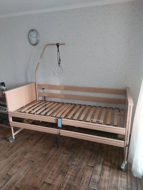 Медицинская кровать с электроприводом ( Германия)