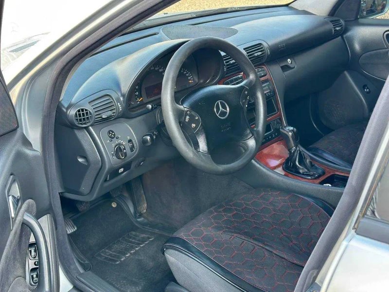 Mercedes-Benz C-Class W204 | 2.0 бензин/газ | 2001 рік — фото 4