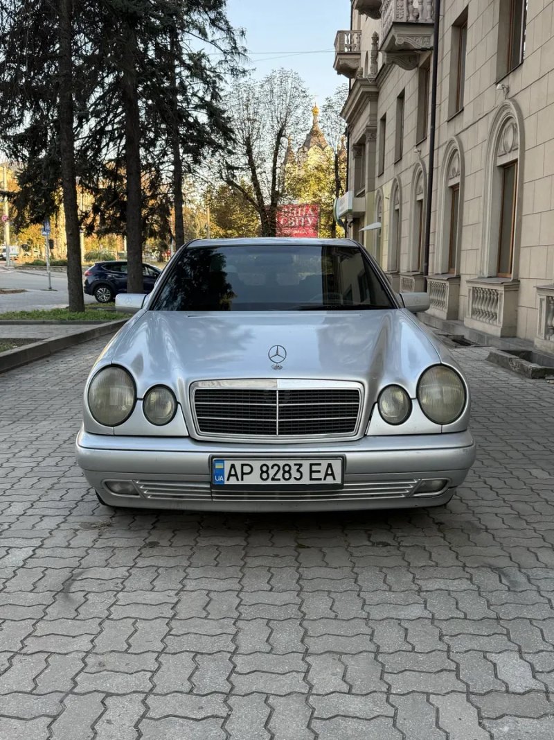 Mercedes-Benz  газ-бензин — фото 2