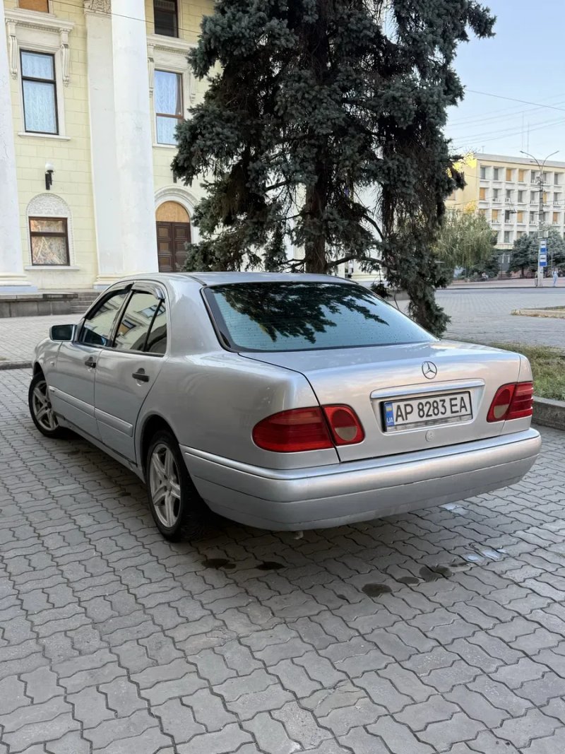 Mercedes-Benz  газ-бензин — фото 4