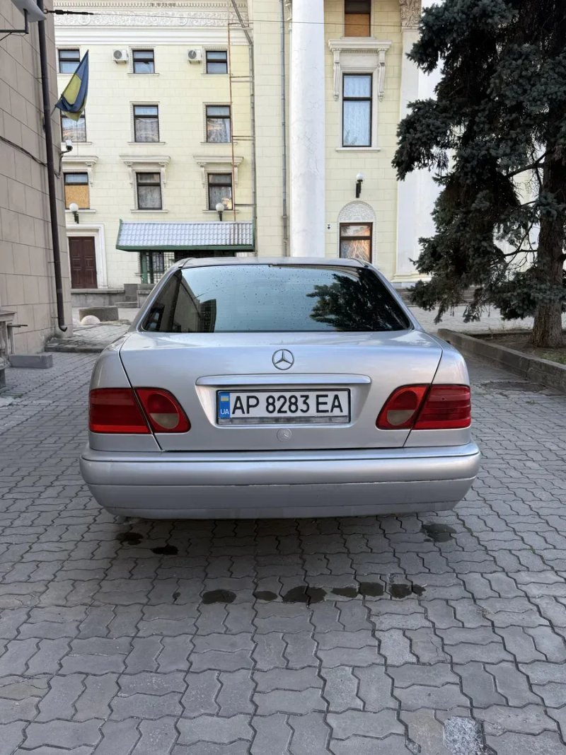 Mercedes-Benz  газ-бензин — фото 5
