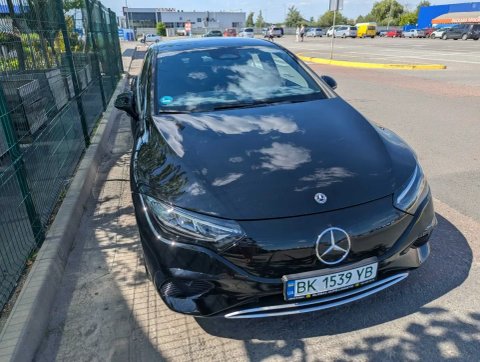 MERCEDES EQE Електромобіль
