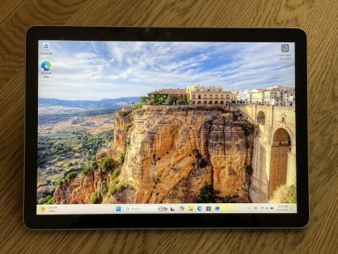 Microsoft Surface Go 3. Екран 10.5" Памʼять 4Gb/64Gb SSD. Встановлений та активований Windows 11 Pro. Відмінний стан