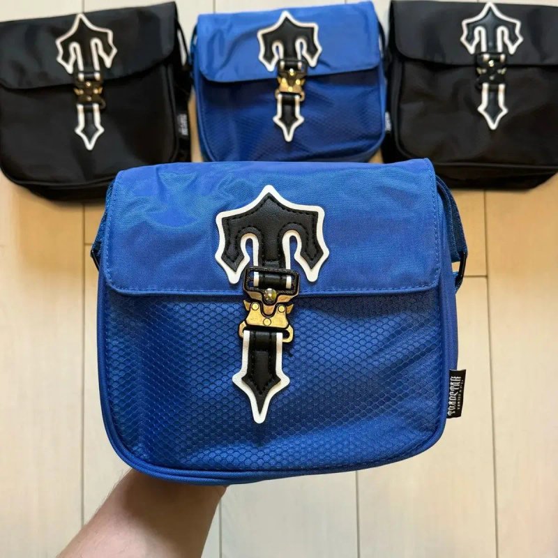 Міська сумка через плече Trapstar: Чорна, Синя. Рефлективний логотип — фото 2