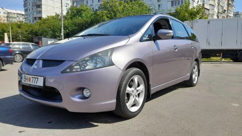 Mitsubishi Grandis 2006 на автомате с маленьким пробегом