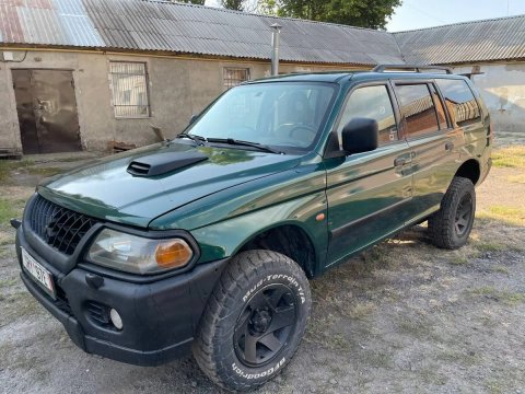 Mitsubishi Pajero Sport ( Містубісі Паджеро спорт) 2,5 Дизель 2003 рік Повний Привід Гарний позашляховик