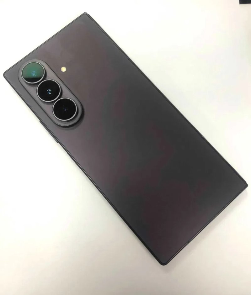 Мобільний телефон Samsung Galaxy Fold 8 Ultra 16gb/1tb — фото 2
