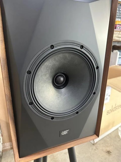 MoFi Sourcepoint 8 - коаксіальна HI-FI акустика