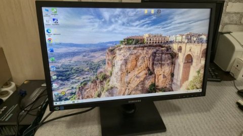 Монітори Samsung S22E200B, S22C300B, VGA/DVI, 2016 рік. LED, TN+film Full HD 1920×1080