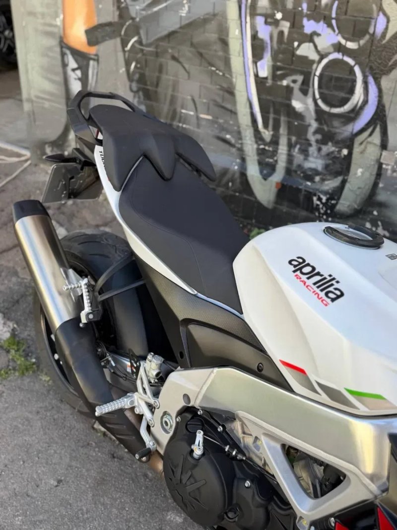 Мотоцикл Aprilia Tuono V4 2022 рік — фото 7
