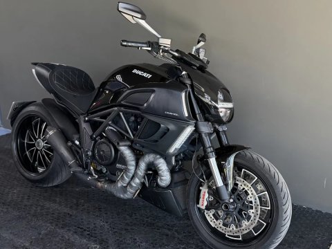 Мотоцикл Ducati Diavel 1200 2012 рік