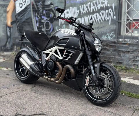Мотоцикл Ducati Diavel AMG Special Edition 2012 року