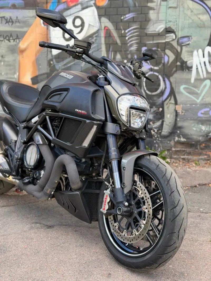 Мотоцикл Ducati Diavel Carbon 1200 2017 рік — фото 2