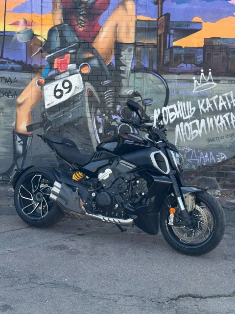 Мотоцикл Ducati Diavel V4 2024 рік