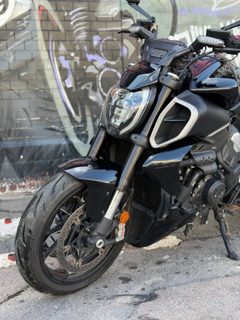 Мотоцикл Ducati Diavel V4 2024 рік — фото 4