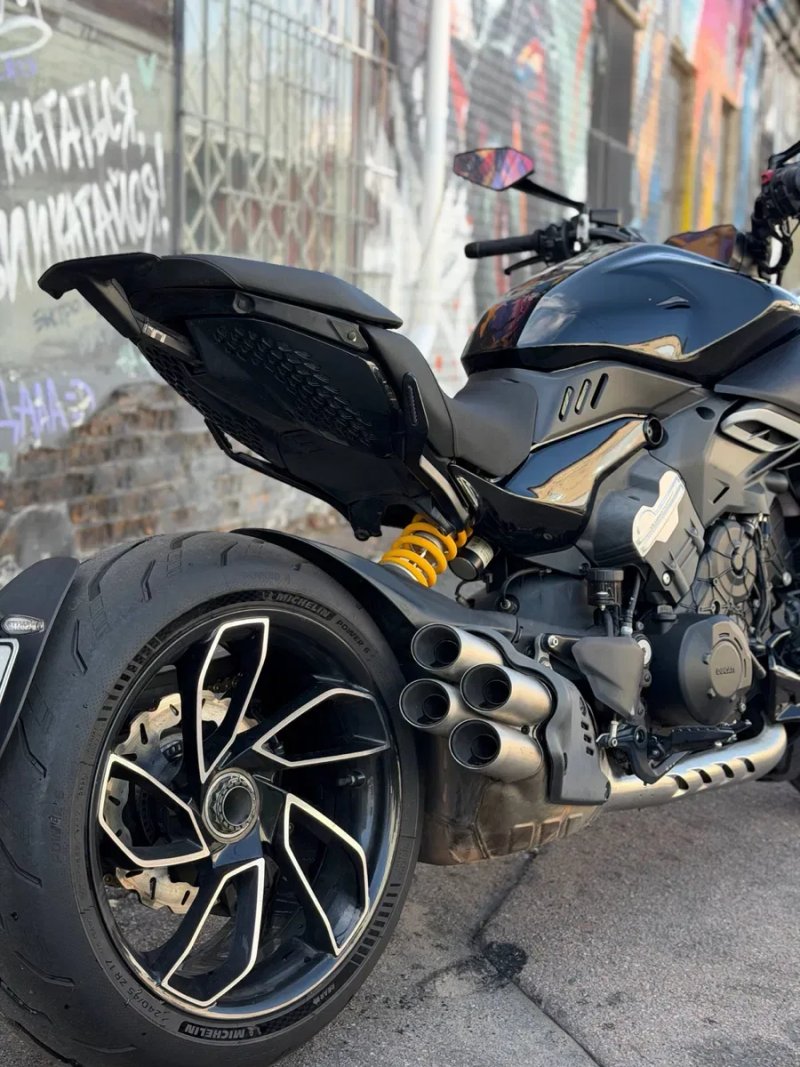 Мотоцикл Ducati Diavel V4 2024 рік — фото 7