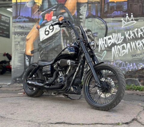 Мотоцикл Harley-Davidson Dyna 2006 рік