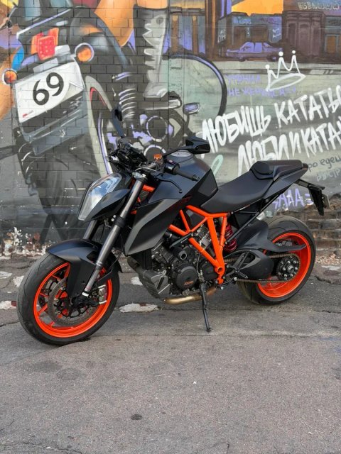 Мотоцикл KTM 1290 Super Duke R 2016 рік