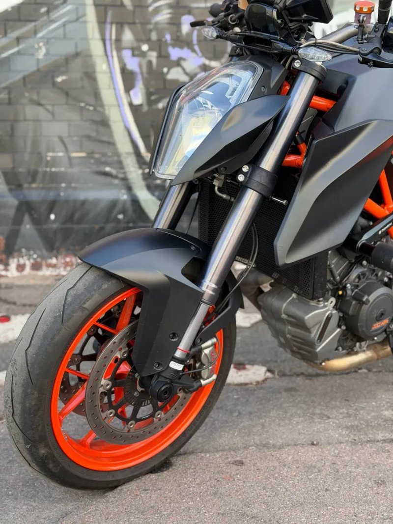 Мотоцикл KTM 1290 Super Duke R 2016 рік — фото 2