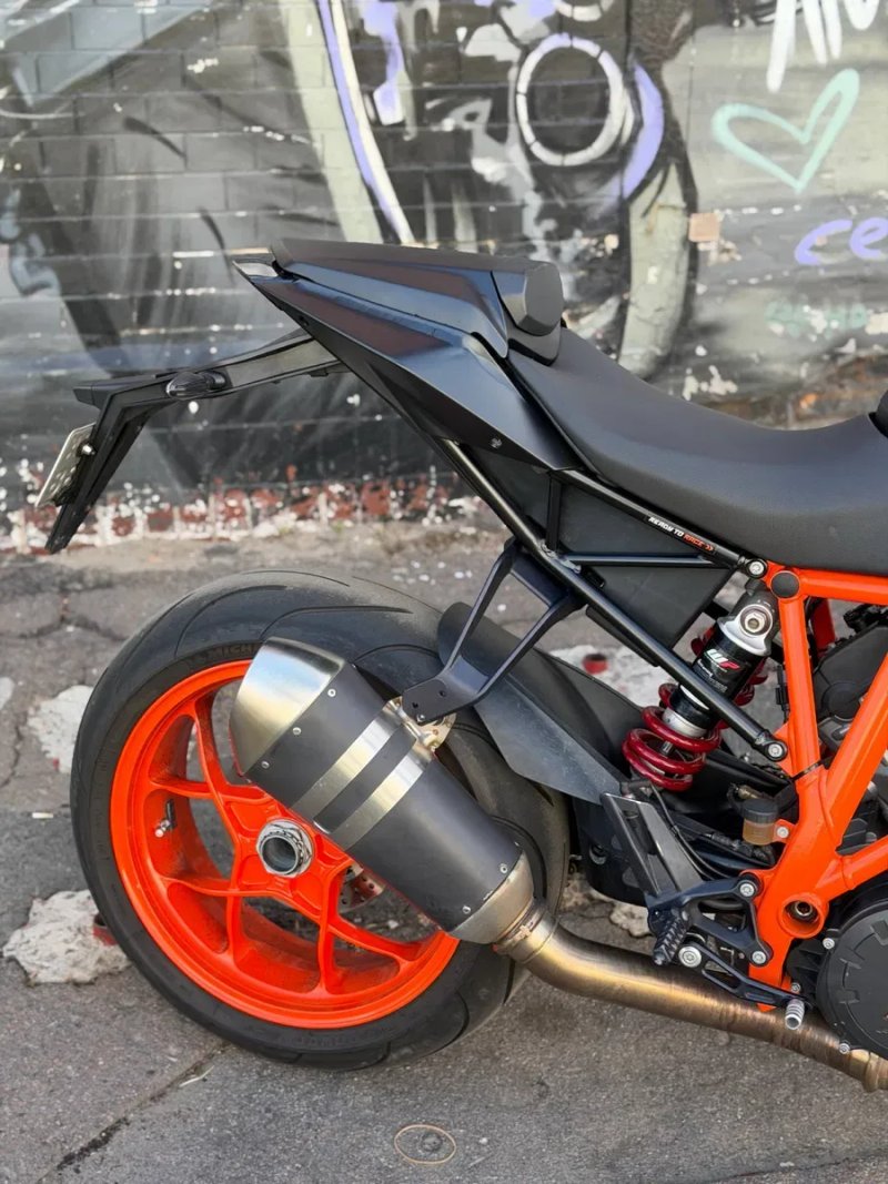 Мотоцикл KTM 1290 Super Duke R 2016 рік — фото 8
