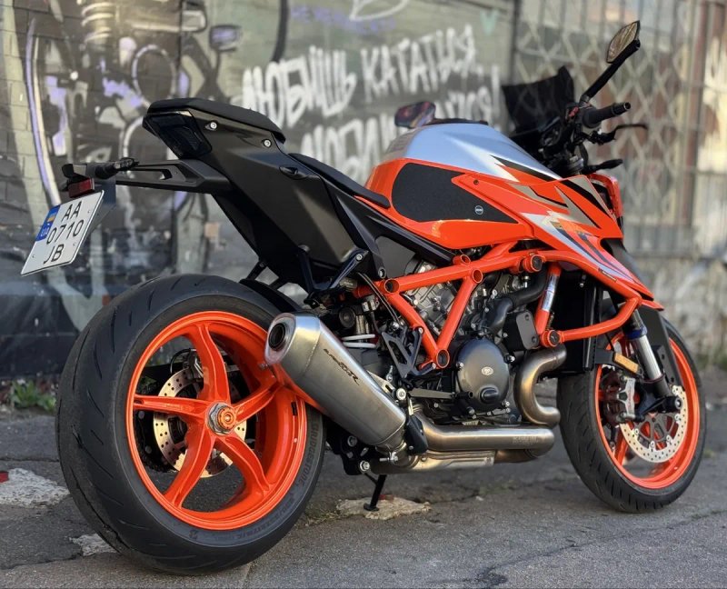 Мотоцикл KTM 1290 Super Duke R 2024 рік — фото 5