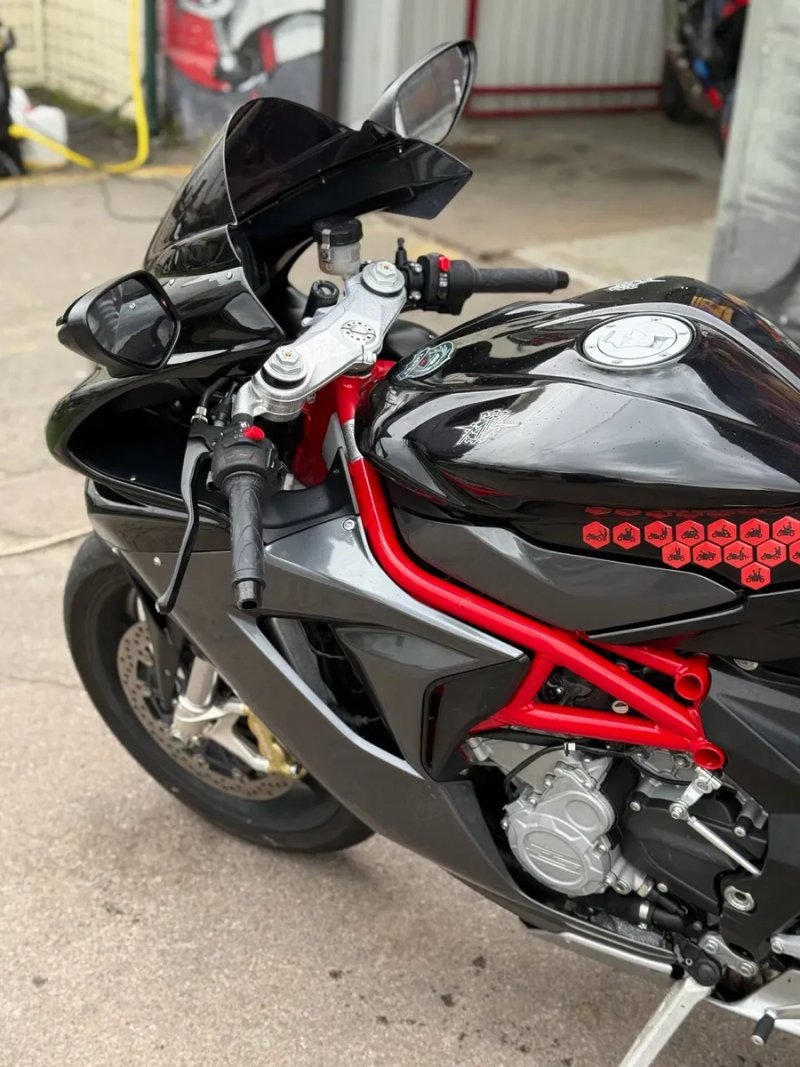 Мотоцикл MV Agusta F3 2012 рік — фото 3