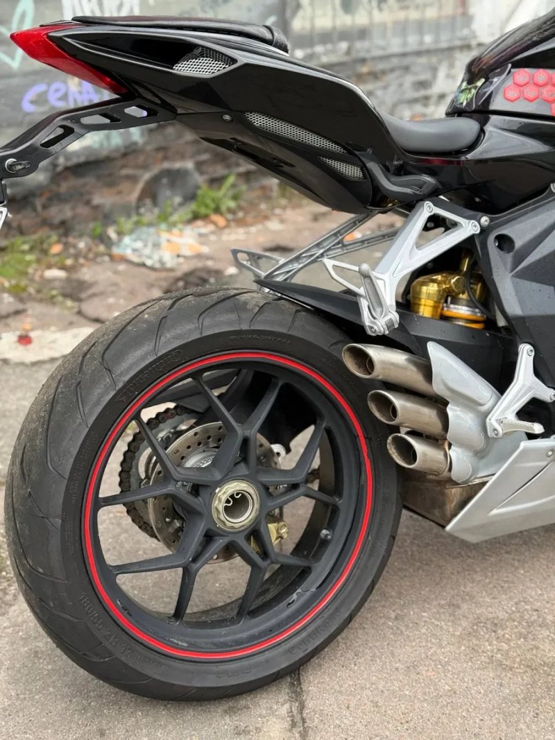 Мотоцикл MV Agusta F3 2012 рік — фото 7