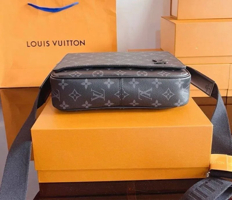 Мужская сумка Louis Vuitton District чоловіча сумка барсетка — фото 6