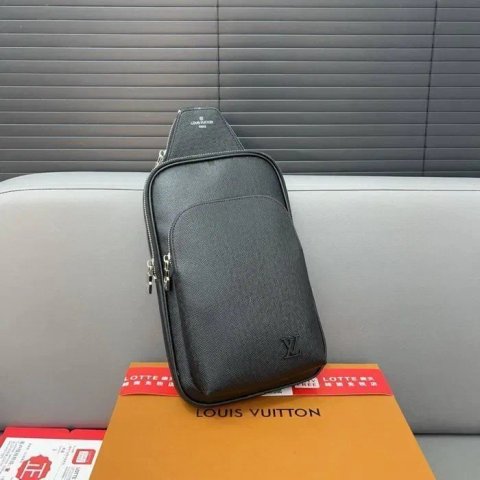 Мужская сумка слинг Louis Vuitton  черная сумка слінг луі вітон купить