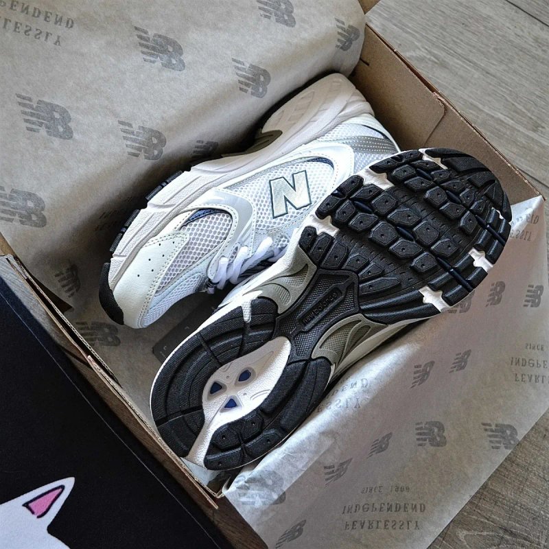 Мужские кроссовки New Balance 'White/Silver/Navy' Размеры 40-44 — фото 3