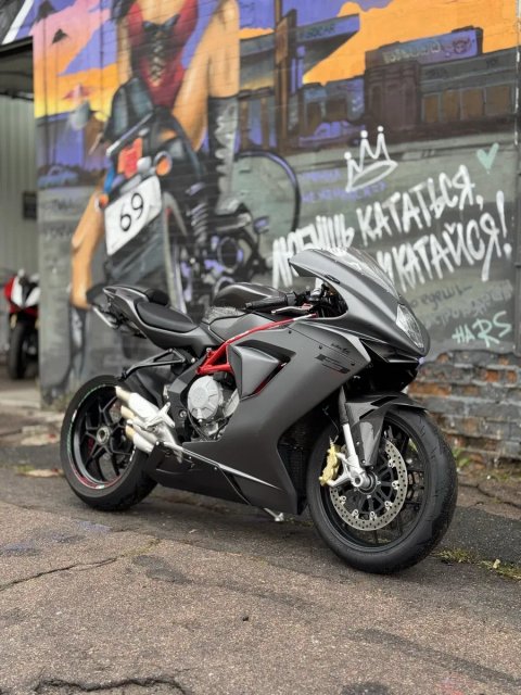 MV Agusta F3 675 2015 рік