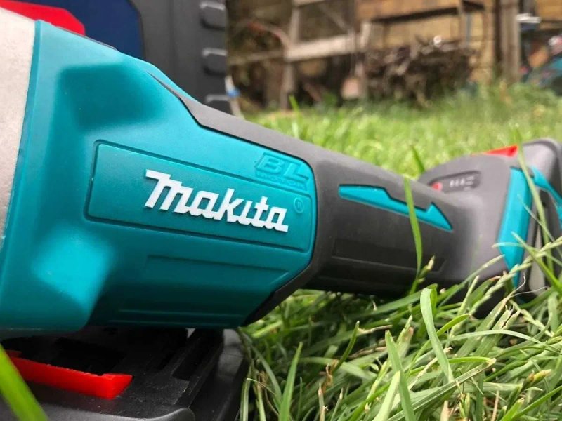 Набор аккумуляторного инструмента. Болгарка + цепная пила 12". Makita — фото 8