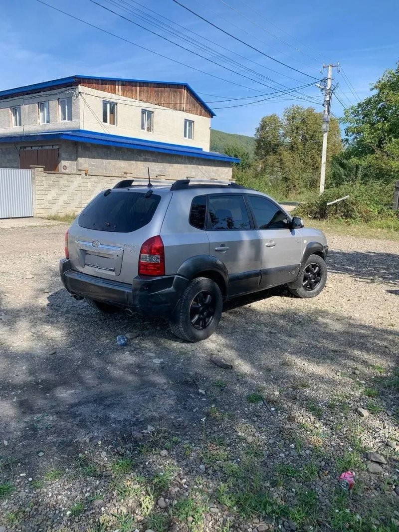 Нерозмитнений Hyundai Tucson 2.0 4×4 — фото 7