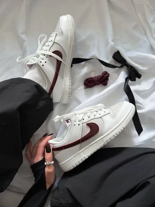 Nike Dunk SB Low Sail Burgundy Crush жіночі кросівки найк данк — фото 4