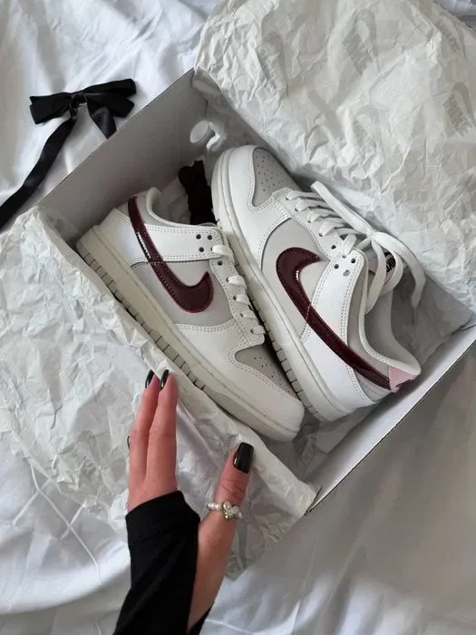 Nike Dunk SB Low Sail Burgundy Crush жіночі кросівки найк данк — фото 6