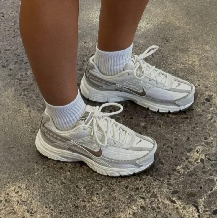 Nike Initiator Beige Brown трендові жіночі кросівки найк інітіатор — фото 3