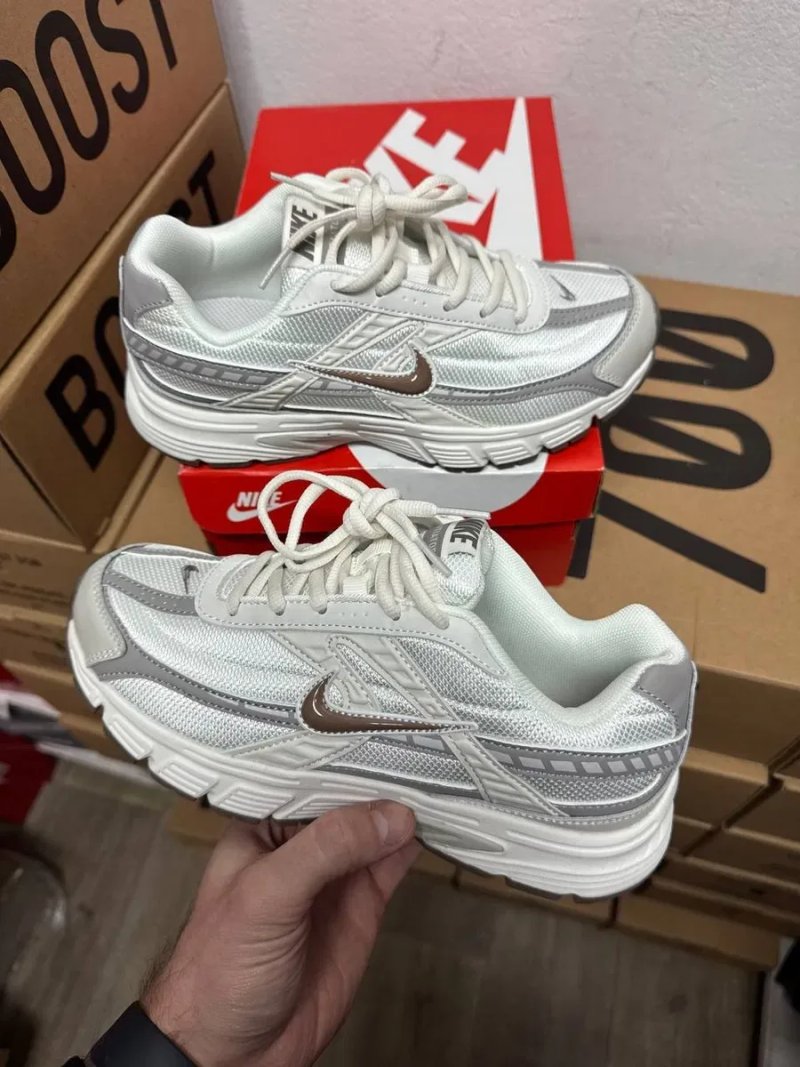 Nike Initiator Beige Brown трендові жіночі кросівки найк інітіатор — фото 7