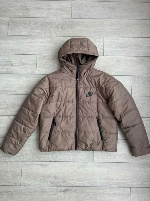 Nike NSW Therma-Fit Jacket Size М Розмір Найк Жіноча Спортивна Куртка Теплий Технологічний Верхній Одяг Для Холодної Та Вологої Погоди Оригінал