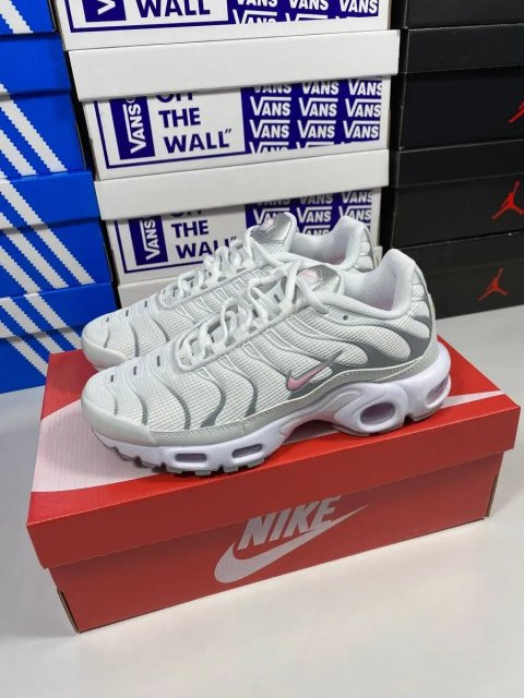 Nike TN Plus White Grey Pink / жіночі кросівки найк / Nike Air Max TN