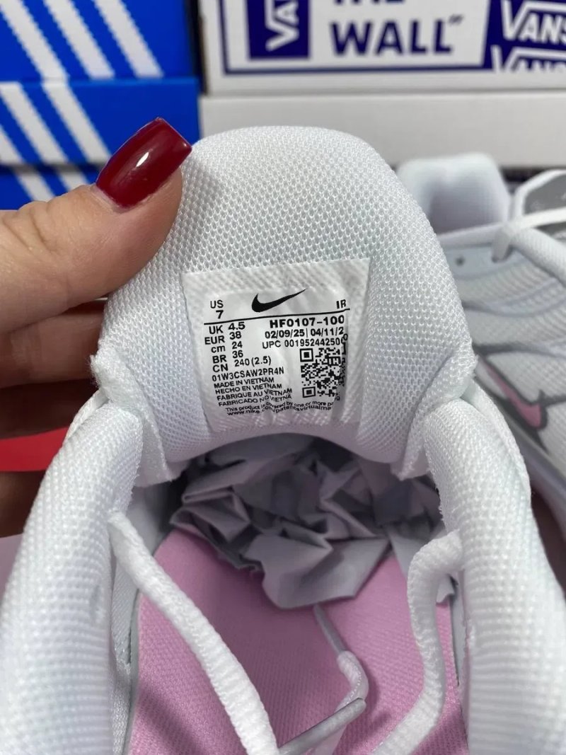 Nike TN Plus White Grey Pink / жіночі кросівки найк / Nike Air Max TN — фото 4