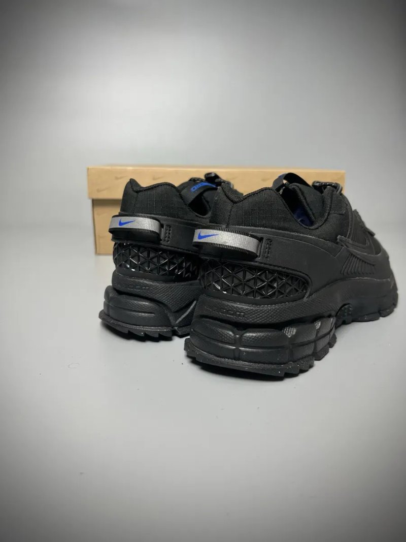 Nike Zoom Vomero Roam Triple Black HQ2181-004 — чоловічі кросівки , оригінал нові з рідною коробкою , розміра 42 , 42.5 зимове взуття — фото 5
