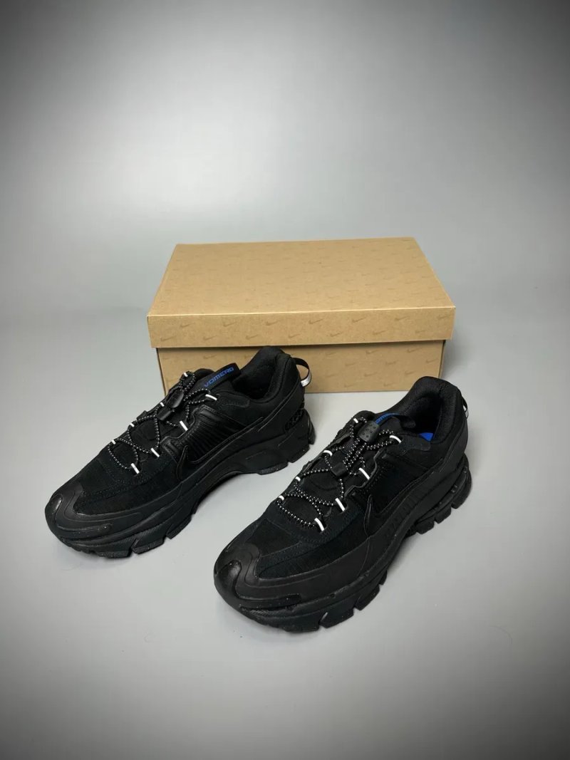 Nike Zoom Vomero Roam Triple Black HQ2181-004 — чоловічі кросівки , оригінал нові з рідною коробкою , розміра 42 , 42.5 зимове взуття — фото 6