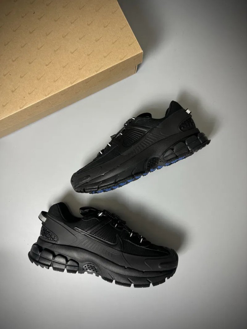 Nike Zoom Vomero Roam Triple Black HQ2181-004 — чоловічі кросівки , оригінал нові з рідною коробкою , розміра 42 , 42.5 зимове взуття — фото 7