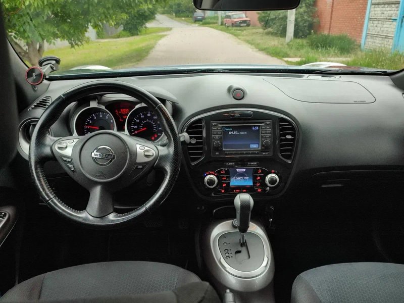 Nissan Juke 2013 1.6 Turbo SV — фото 3