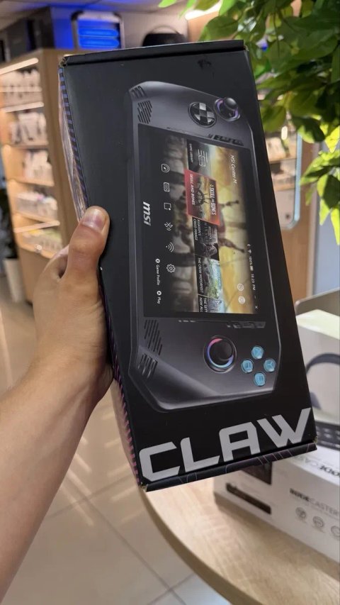 Нова Портативна ігрова приставка MSI Claw A1M 512 GB