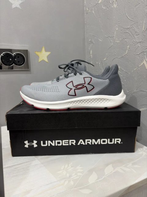 Нові кросівки Under Armour Charged Pursuit 3 Big Logo , у сірому кольорі , в розмірі 46